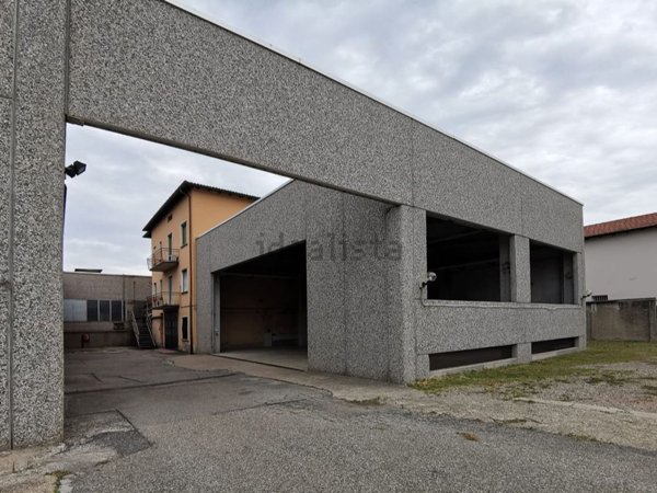 capannone in vendita a Varese in zona Viale Belforte