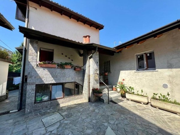 casa indipendente in vendita a Varese in zona Bizzozero
