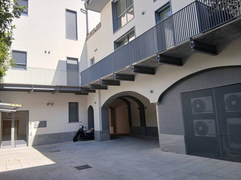 appartamento in vendita a Varese in zona Biumo