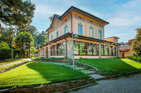 casa indipendente in vendita a Varese in zona Centro Città
