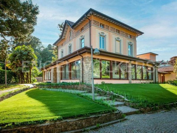 casa indipendente in vendita a Varese in zona Ippodromo