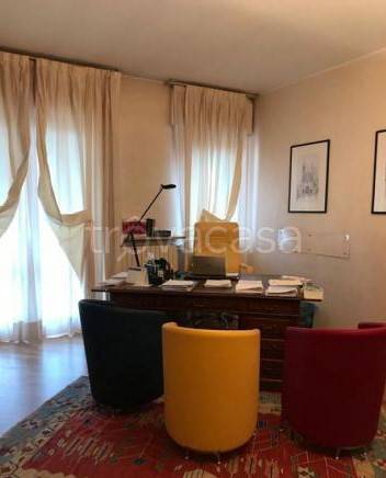 ufficio in vendita a Varese in zona Biumo