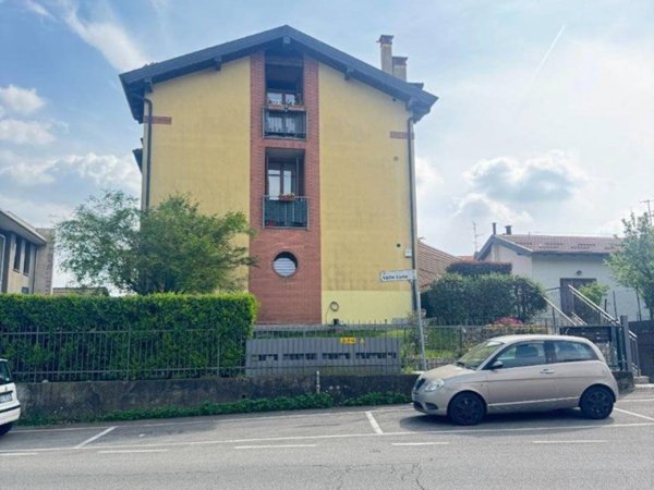 appartamento in vendita a Varese in zona Lissago