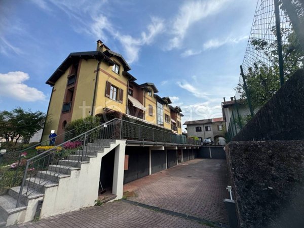 appartamento in vendita a Varese in zona Lissago