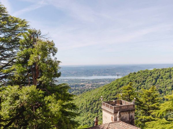 appartamento in vendita a Varese in zona Santa Maria del Monte