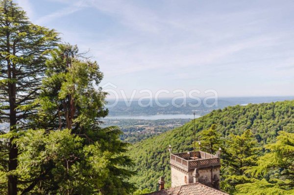 appartamento in vendita a Varese in zona Santa Maria del Monte