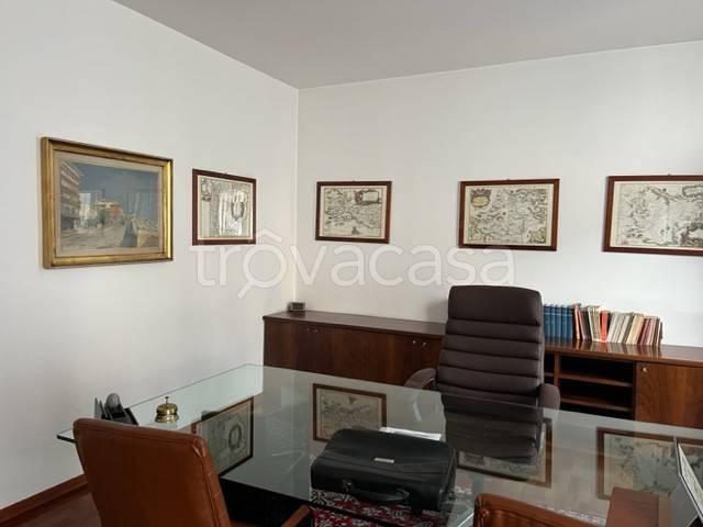 ufficio in vendita a Varese in zona Centro Città
