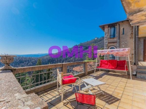 casa indipendente in vendita a Varese in zona Santa Maria del Monte