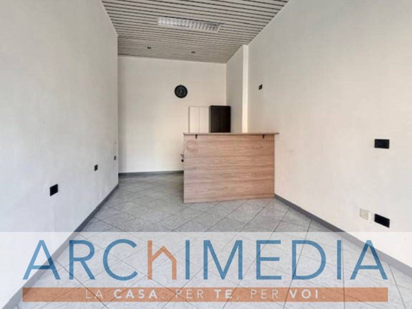 locale commerciale in vendita a Varese in zona Ippodromo