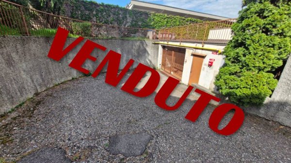 locale commerciale in vendita a Varese in zona Ippodromo