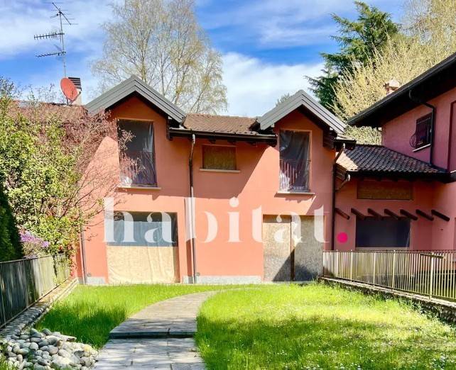 casa indipendente in vendita a Varese in zona Capolago