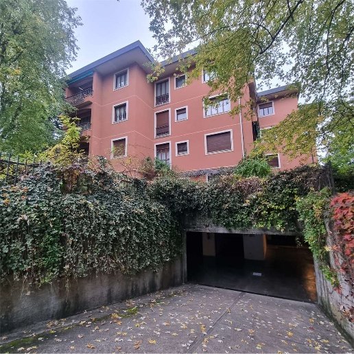 appartamento in vendita a Varese in zona Biumo