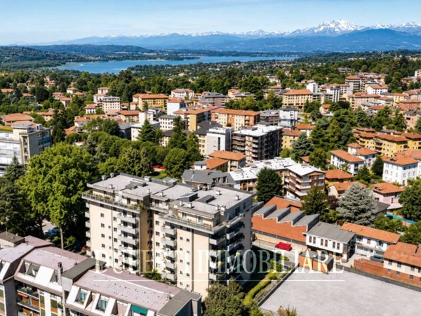 appartamento in vendita a Varese in zona Giubiano