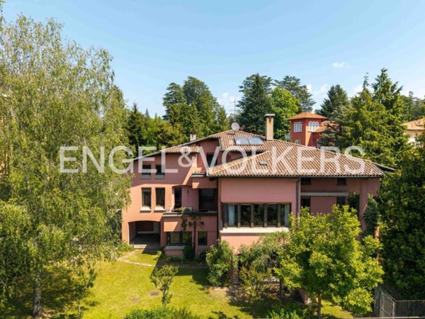 casa indipendente in vendita a Varese