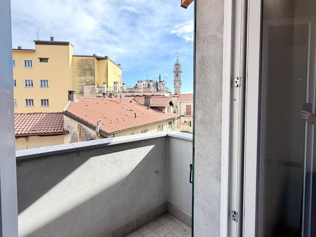 appartamento in vendita a Varese in zona Biumo