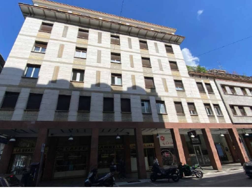 ufficio in vendita a Varese in zona Biumo