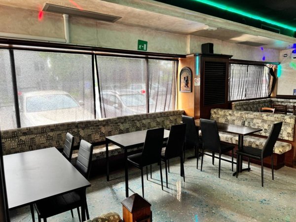 negozio in vendita a Varese in zona Giubiano