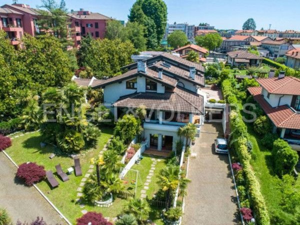 casa indipendente in vendita a Varese in zona Viale Borri