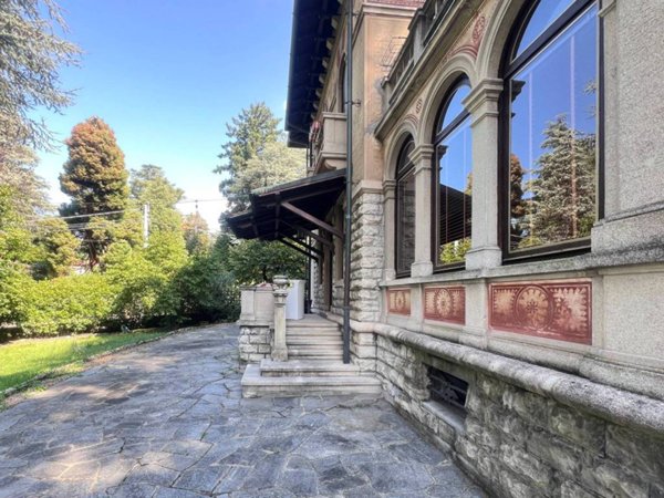 casa indipendente in vendita a Varese in zona Cartabbia