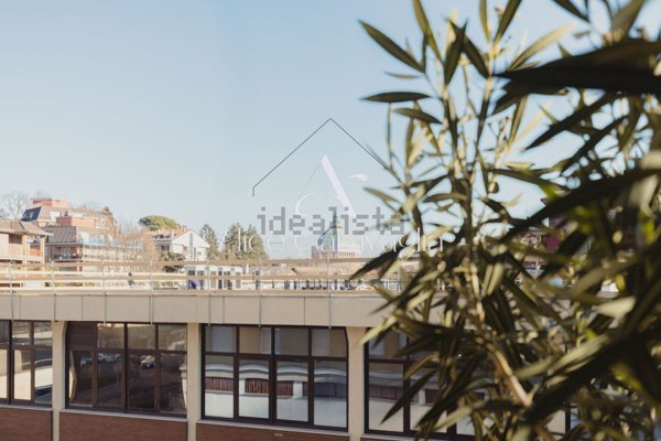 appartamento in vendita a Varese in zona Brunella