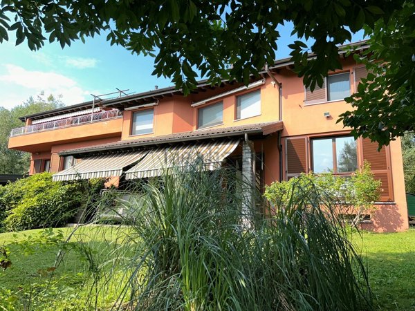 appartamento in vendita a Varese in zona Cartabbia