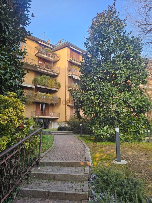 appartamento in vendita a Varese in zona Brunella