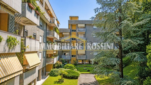 appartamento in vendita a Varese in zona Viale Aguggiari