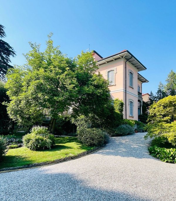 appartamento in vendita a Varese in zona Giubiano