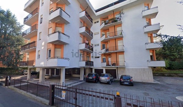 appartamento in vendita a Varese in zona Ippodromo