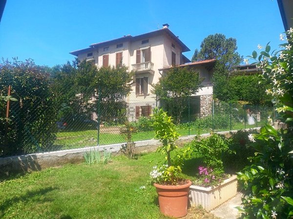 casa indipendente in vendita a Varese in zona Bizzozero