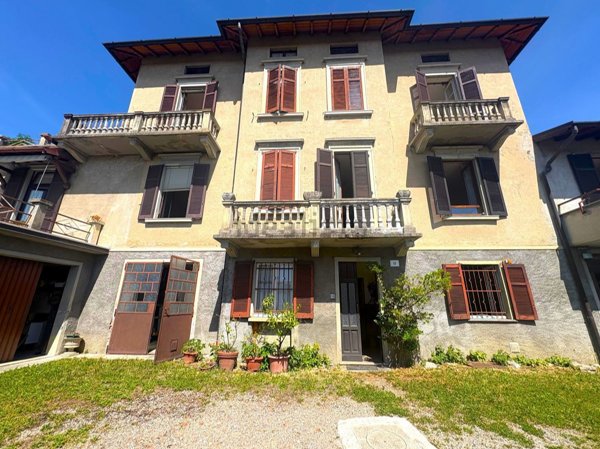 casa indipendente in vendita a Varese in zona Bizzozero
