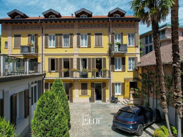 appartamento in vendita a Varese in zona Biumo