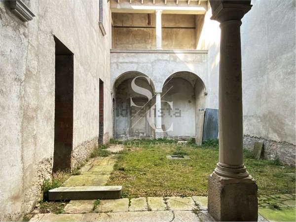 casa indipendente in vendita a Varese in zona Centro Città