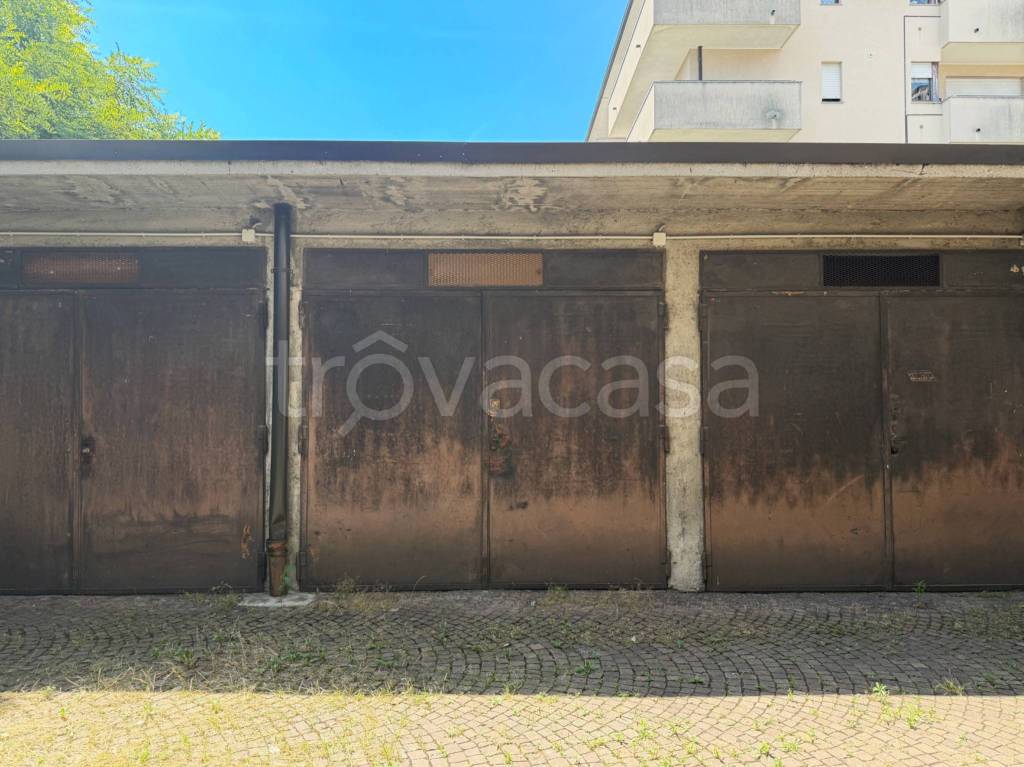 locale di sgombero in vendita a Varese in zona Biumo