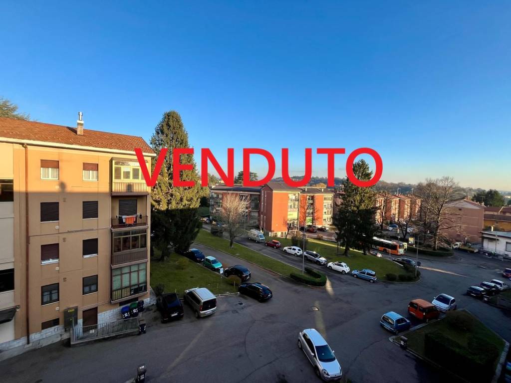 appartamento in vendita a Varese in zona Avigno