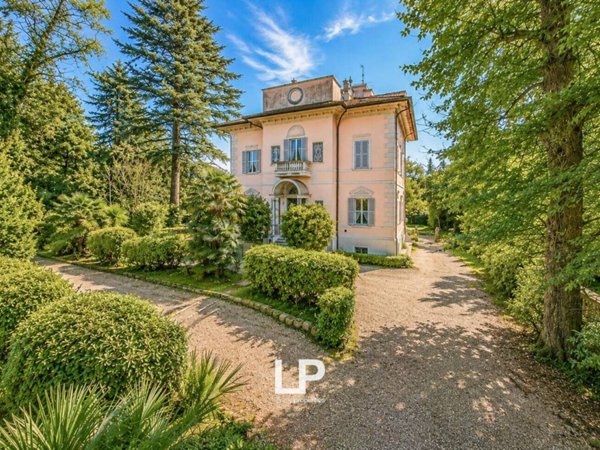 casa indipendente in vendita a Varese in zona Centro Città