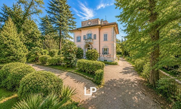 casa indipendente in vendita a Varese