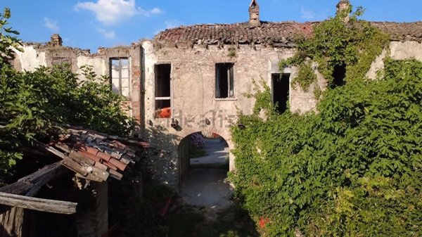 casale in vendita a Varese