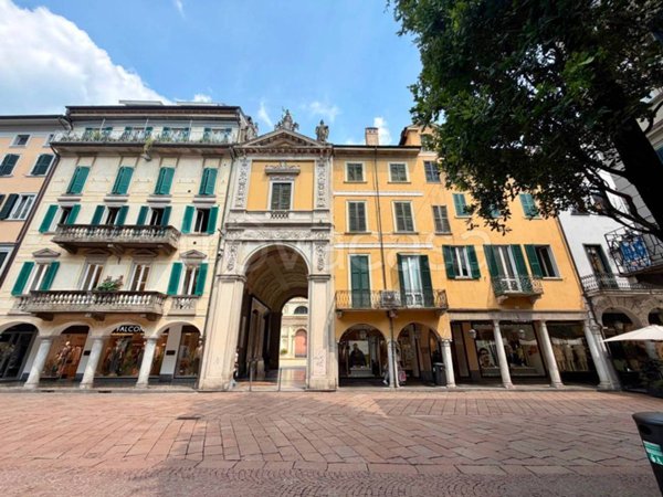 appartamento in vendita a Varese in zona Centro Città