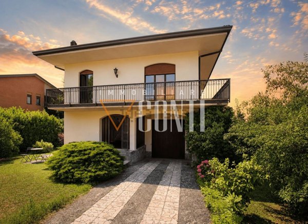 casa indipendente in vendita a Varese
