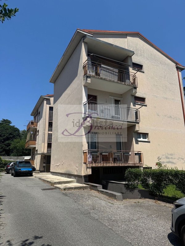 appartamento in vendita a Varese in zona Avigno