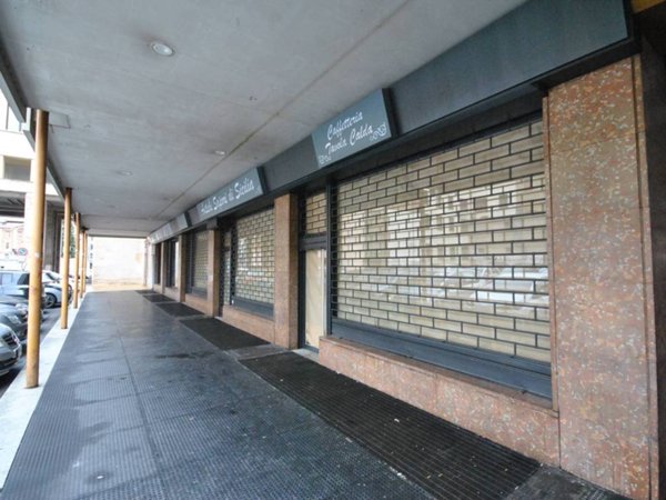 negozio in vendita a Varese in zona Centro Città