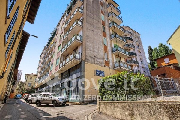 appartamento in vendita a Varese in zona Biumo