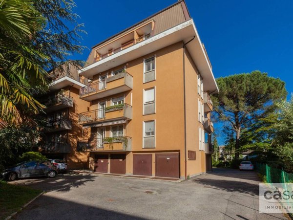 appartamento in vendita a Varese in zona Viale Aguggiari