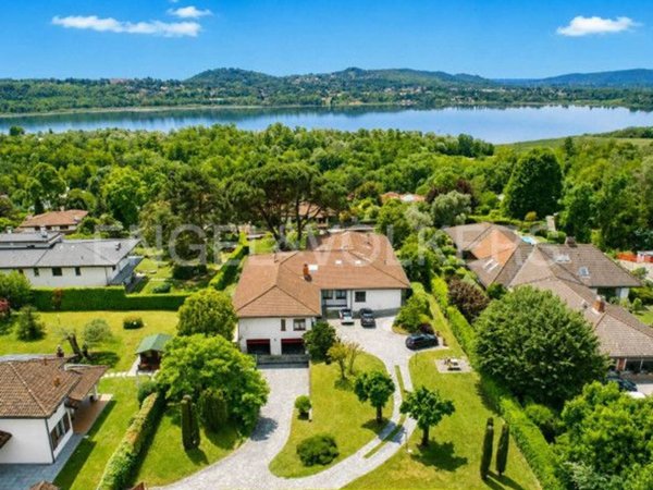 casa indipendente in vendita a Varese