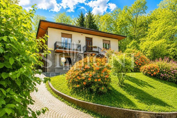 casa indipendente in vendita a Varese in zona San Fermo