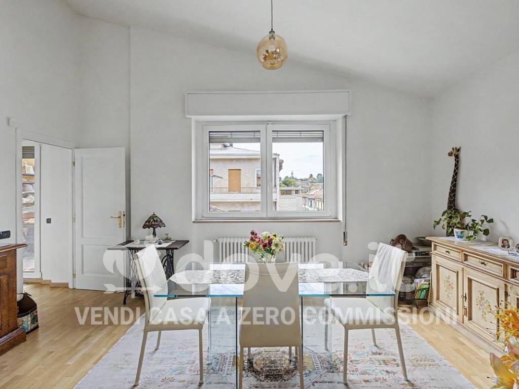 appartamento in vendita a Varese in zona Biumo