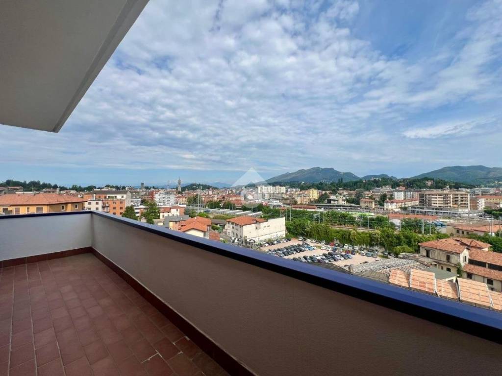 appartamento in vendita a Varese in zona Giubiano