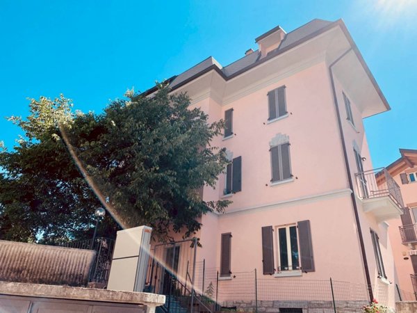 appartamento in vendita a Varese in zona Avigno