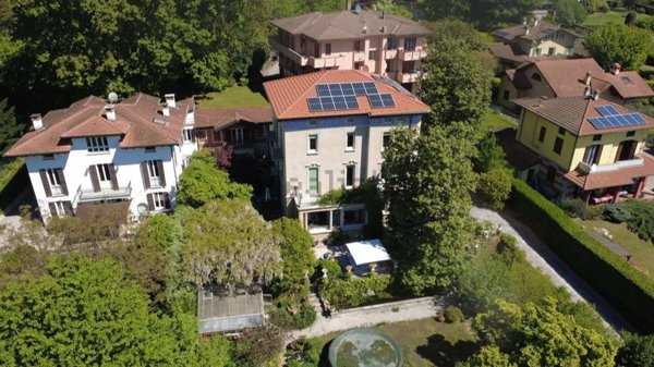 casa indipendente in vendita a Varese in zona Velate